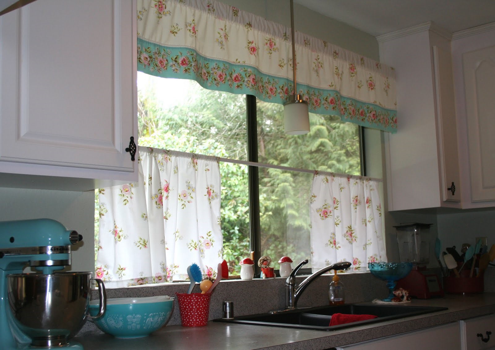 Короткие шторы на кухню: топ-170 фото идей и интерьерных решений с красивыми примерами дизайна коротких занавесок