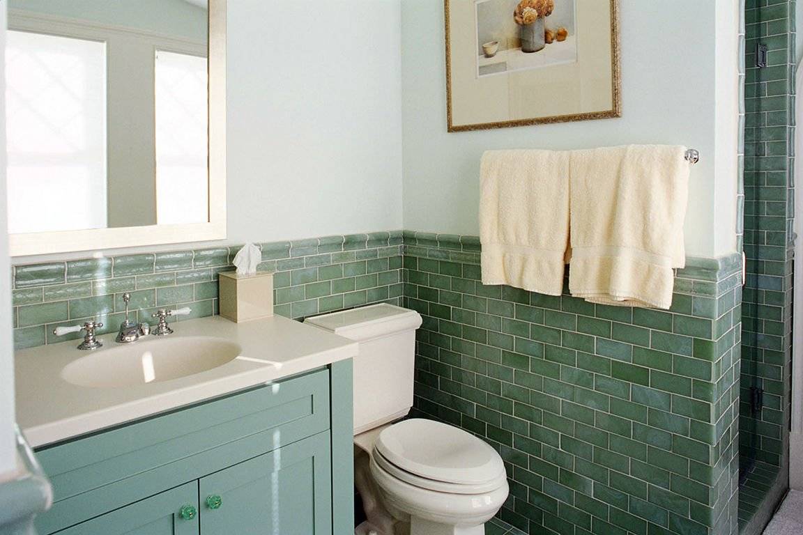Как дешево отделать ванную комнату: на чем можно сэкономить?