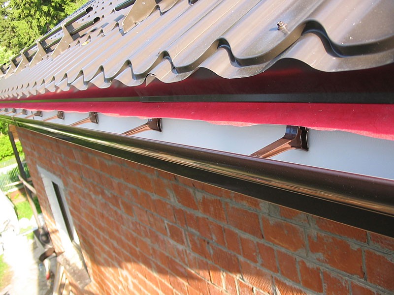 Монтаж металлочерепицы на крышу своими руками: пошаговая инструкция