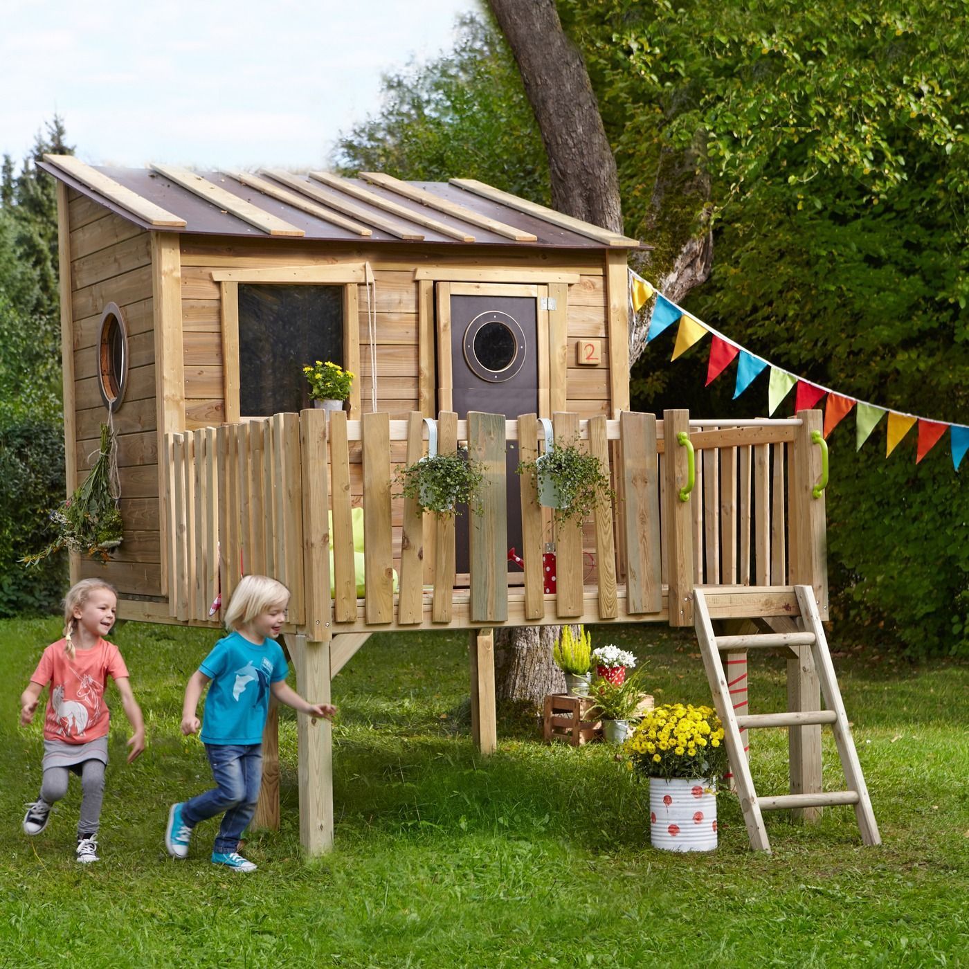 Игровой домик для детей: как построить на даче, во дворе, в квартире | вариант юг строй