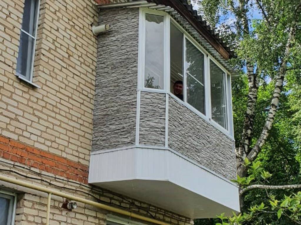 Чем лучше обшить балкон снаружи – наружная отделка балкона