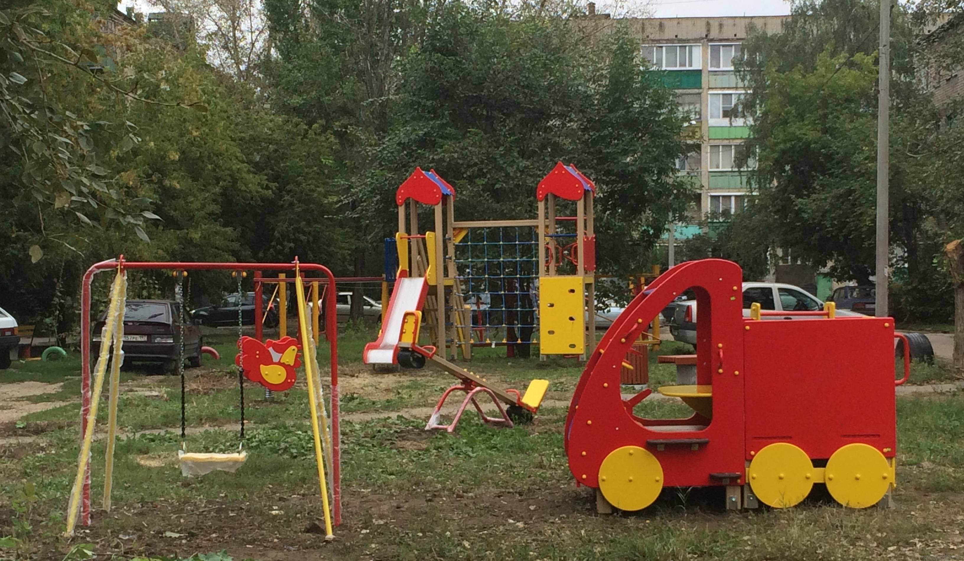 Детские площадки во дворе