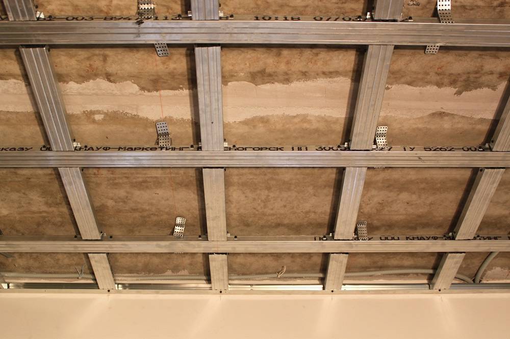 Потолок из гипсокартона в деревянном доме: монтаж своими руками