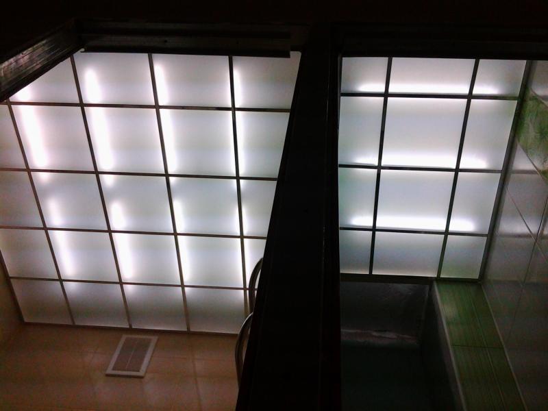 Потолок из оргстекла с подсветкой – оригинальное дизайнерское решение