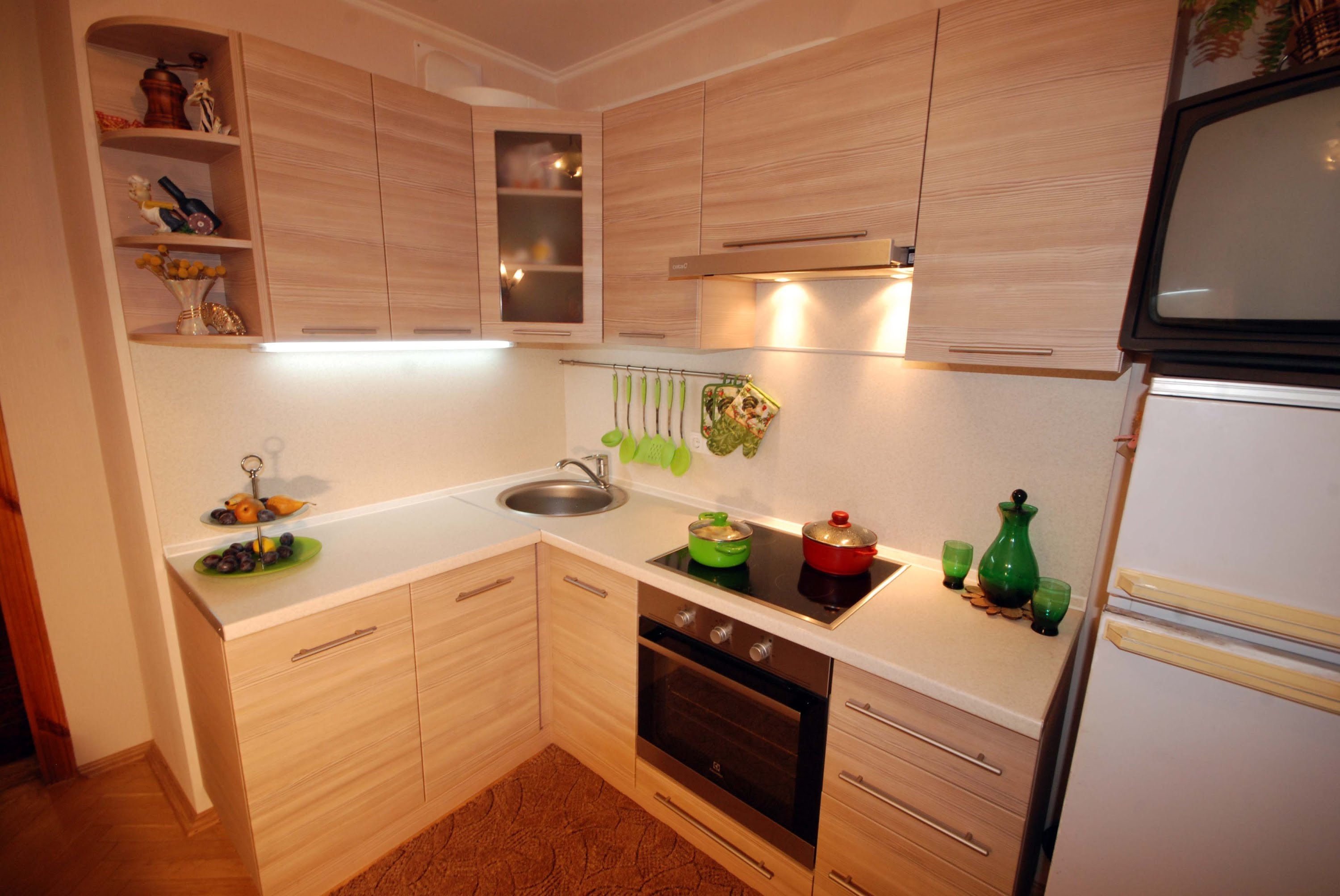 Дизайн кухни панельного дома: фото варианты планировок интерьера