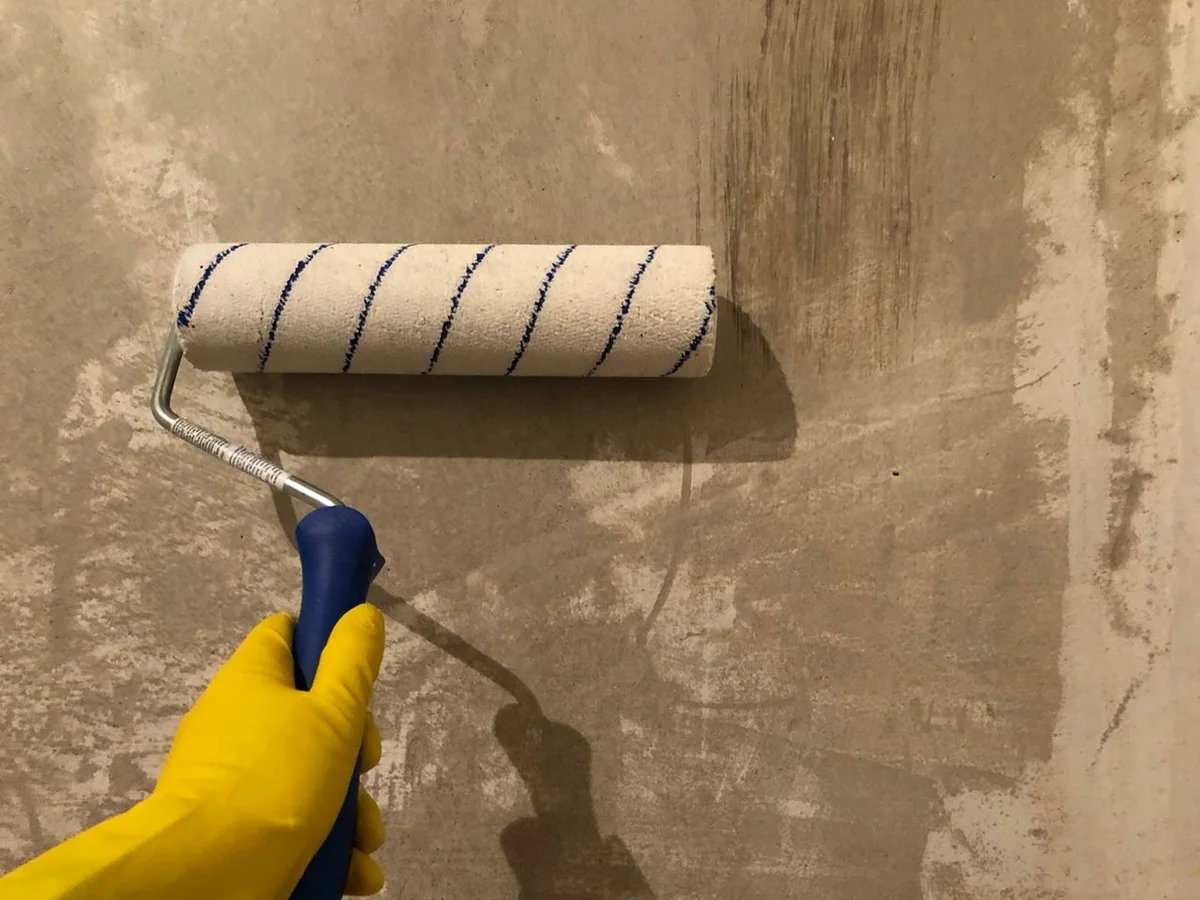 Как правильно шпаклевать стены после нанесения грунтовки?