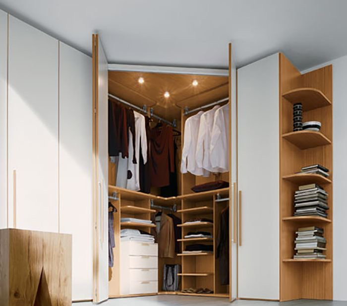 Угловая гардеробная в спальне, прихожей: шкаф купе, дизайн проекты фото