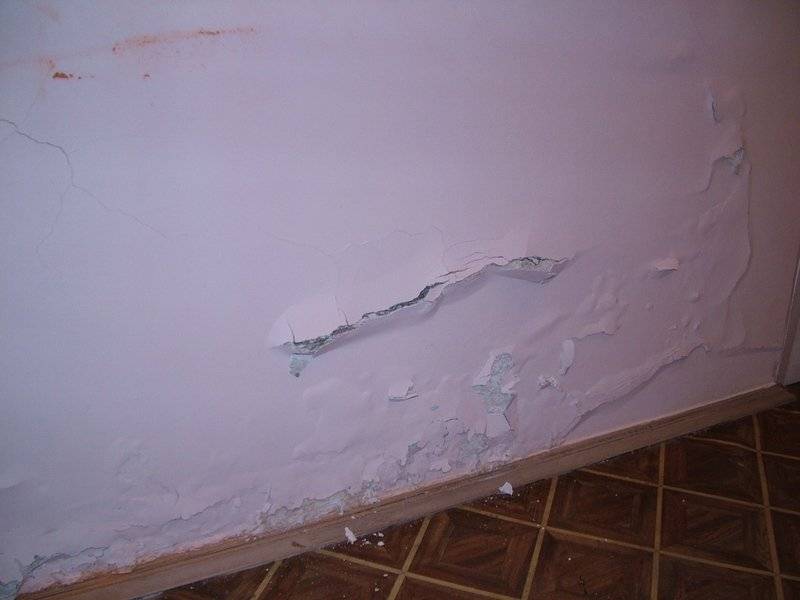 Почему трескается цементная штукатурка высыхании. трескается штукатурка при высыхании: что делать — на стенах и потолке